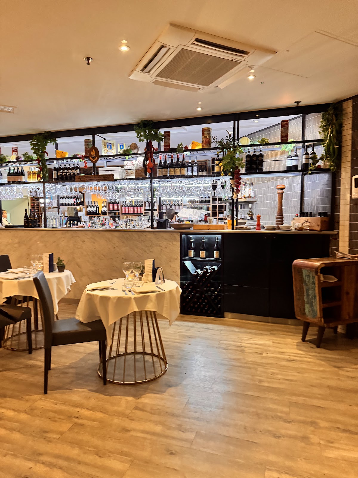 Amerigo Vespucci - italian restaurant in Cabot Square, 25 Mackenzie Walk, London