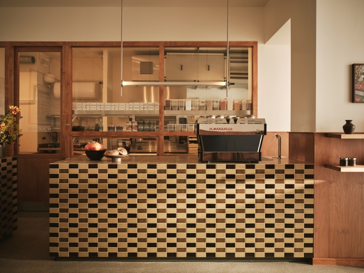 COMMON BREADS - mediterranean restaurant in 110 Buckingham Palace Rd, London