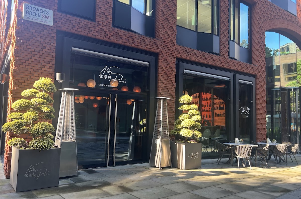 Noble Palace - chinese restaurant in Brewer's Grn, London
