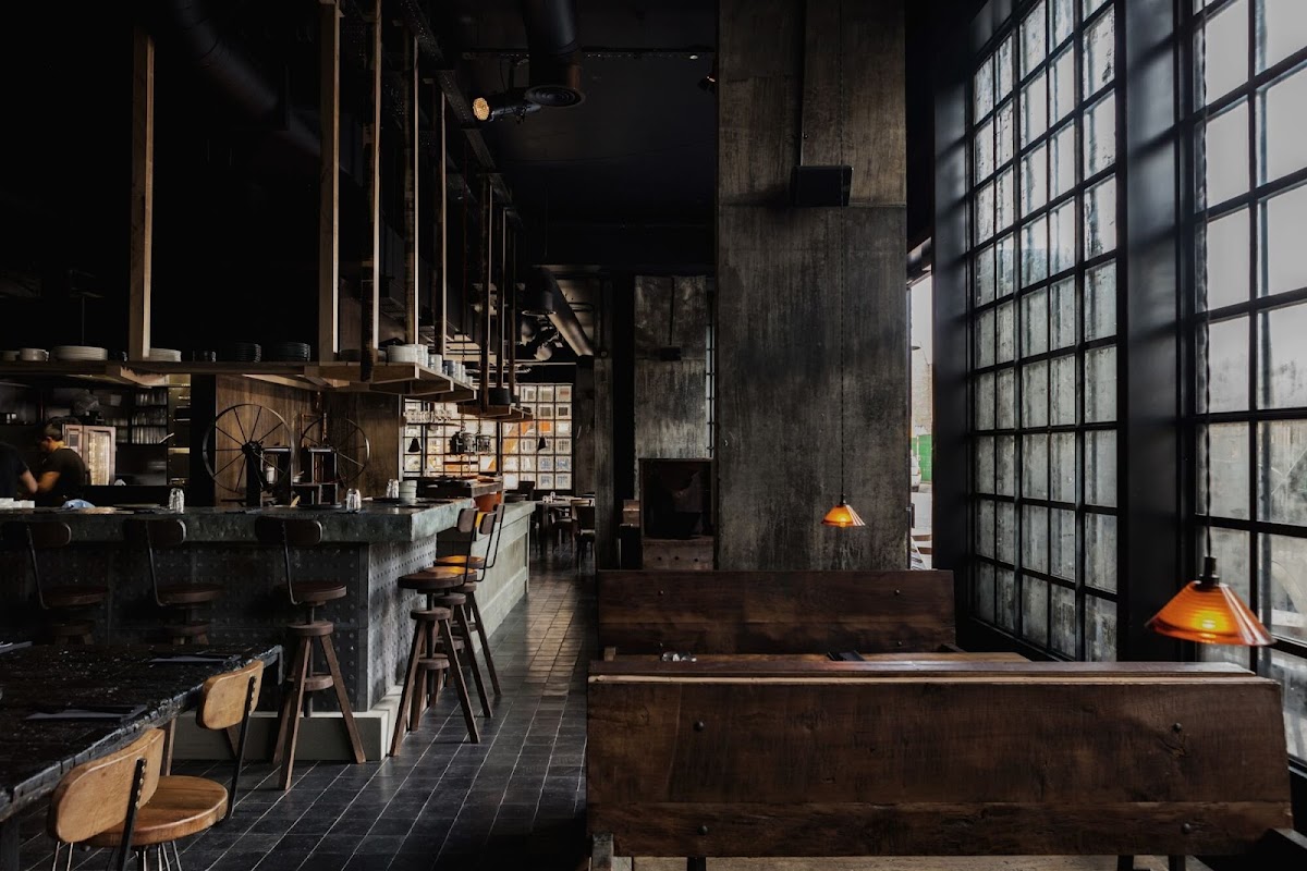 SMOKESTAK - american restaurant in 35 Sclater St, London