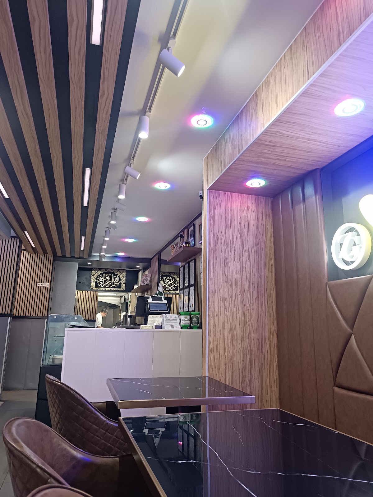 Zahra Grill Restaurant - modern-european